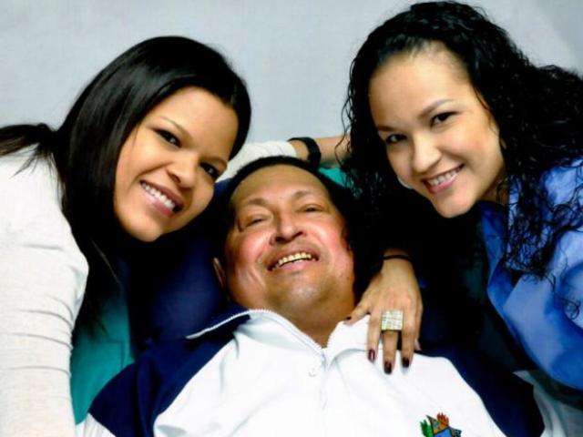 Presidente venezolano Hugo Rafael Chavez Frias, y sus hijas